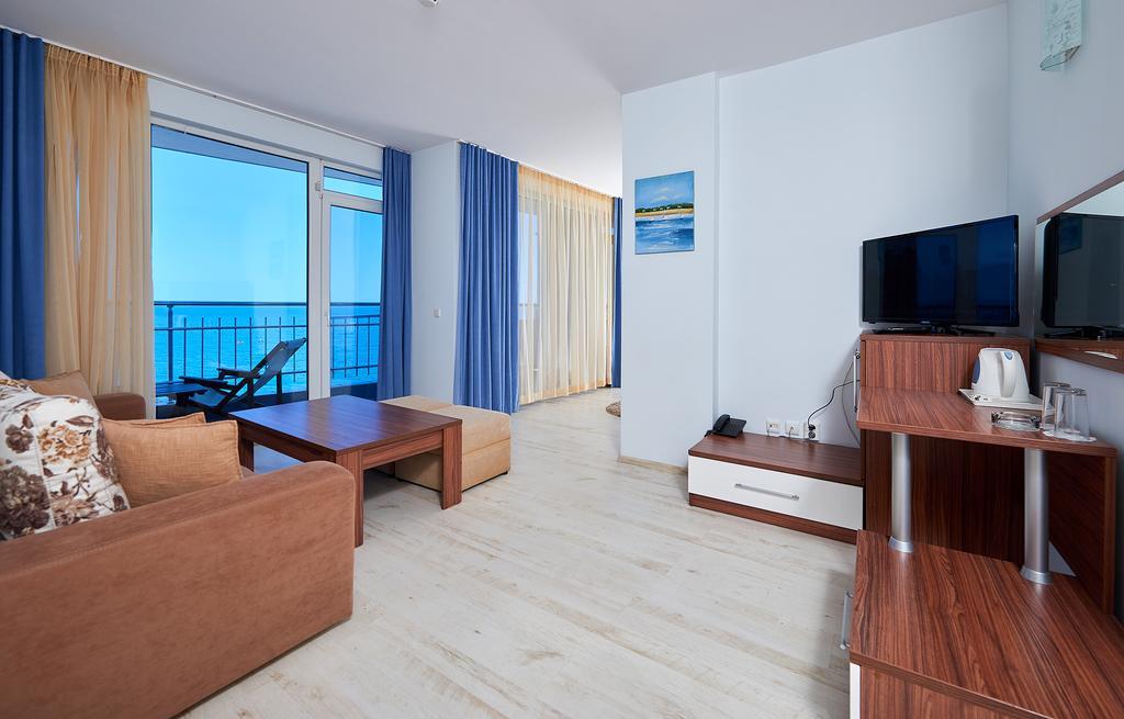 Family Hotel Regata Pomorie Exterior foto