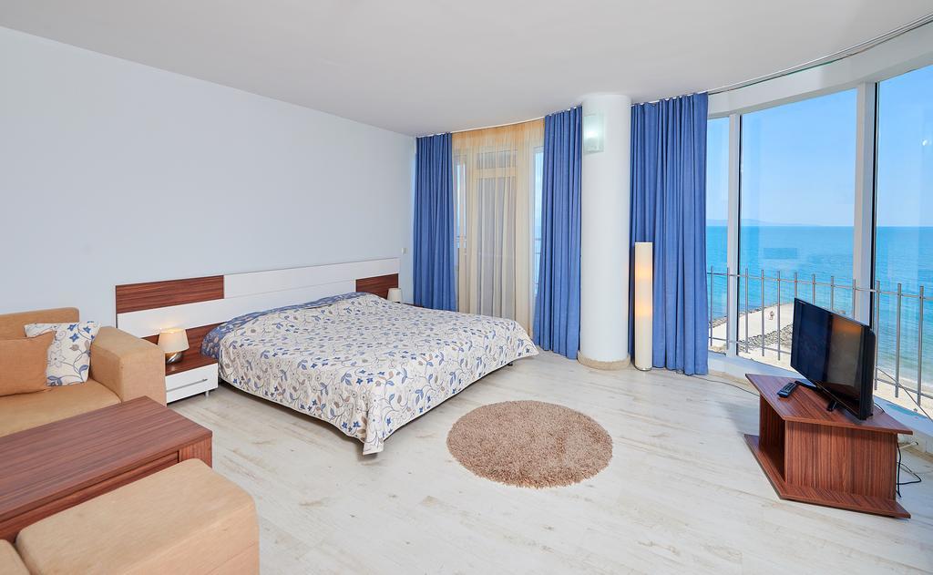 Family Hotel Regata Pomorie Exterior foto