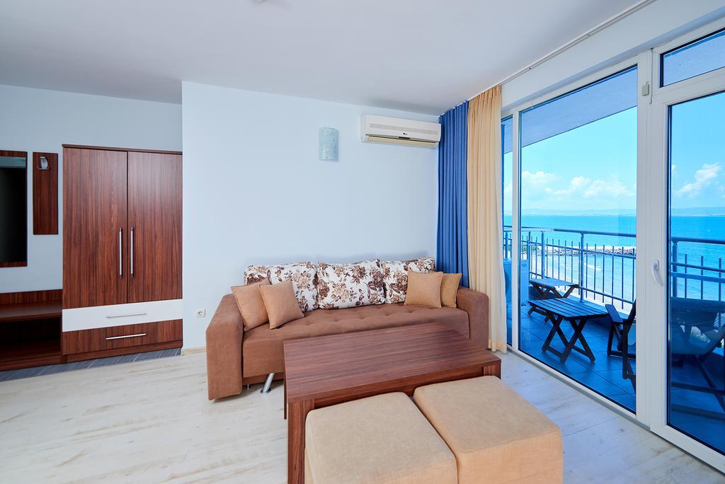 Family Hotel Regata Pomorie Exterior foto